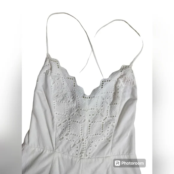 BP. White romper embroidered strappy back scalloped lace size M - Picture 3 of 14